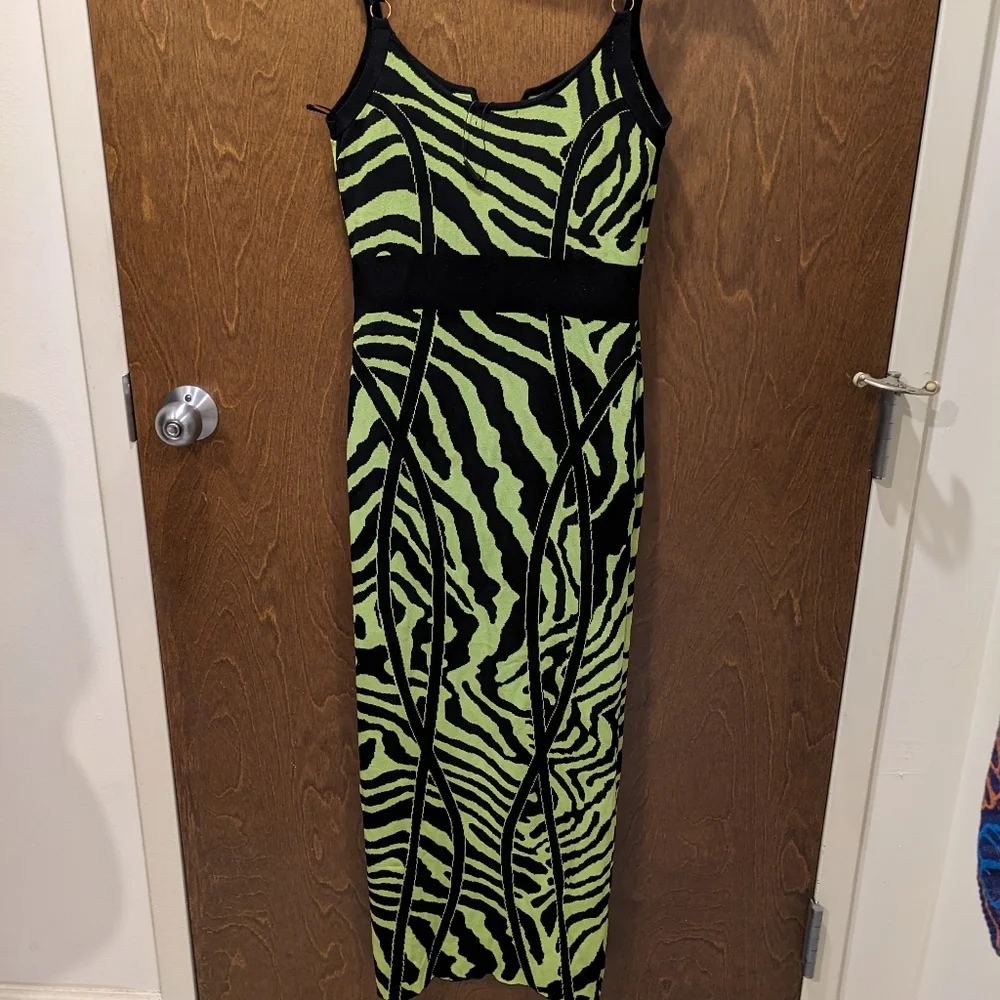 Dress - Picture 8 of 11